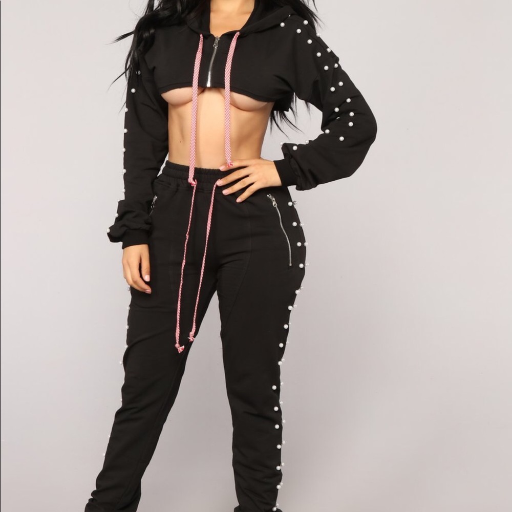 ISOLD| NWT Fashion nova “Magic pearl set”